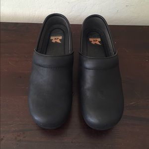Dansko Pro XP clogs size 6