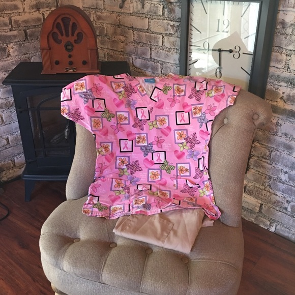 Pink medical scrubs support cancer size xs - Picture 1 of 3