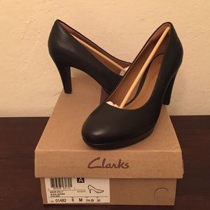 Clarks Brier Dolly heels