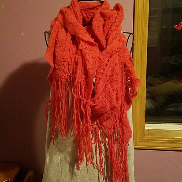 Wavy knit like pink/red scarf