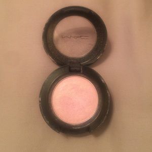 Mac pink freeze frost eyeshadow