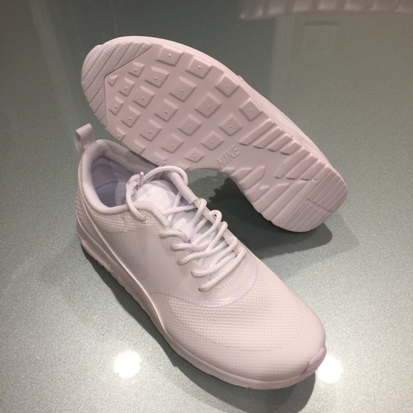💵👇🏻💥New💥 NIKE women's all white Air Max Thea - Picture 2 of 4