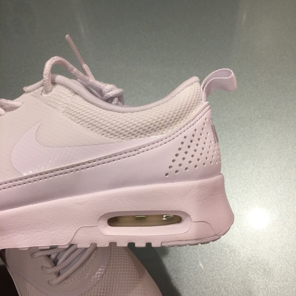 💵👇🏻💥New💥 NIKE women's all white Air Max Thea - Picture 4 of 4