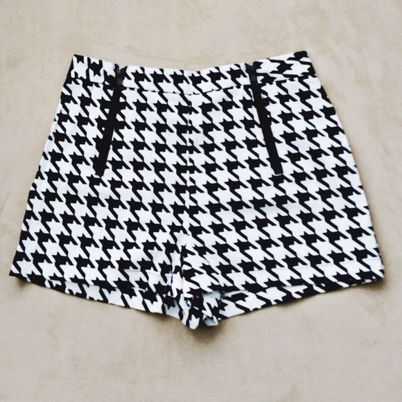 Statement Shorts - Picture 2 of 2