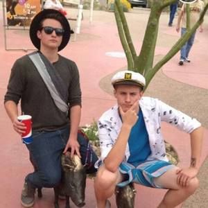 Meet your Posher, Logan