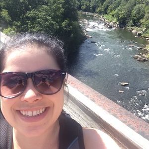 Meet your Posher, Amanda