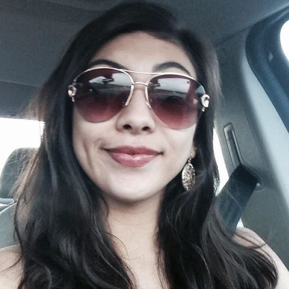 Meet your Posher, Hannah - Picture 1 of 1