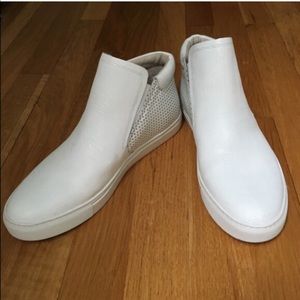Kenneth Cole white slip on sneakers