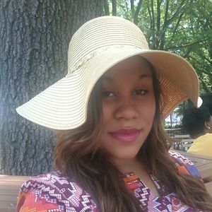 Meet your Posher, Adira