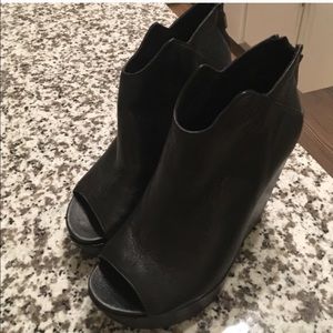 Kenneth Cole black leather open toe booties