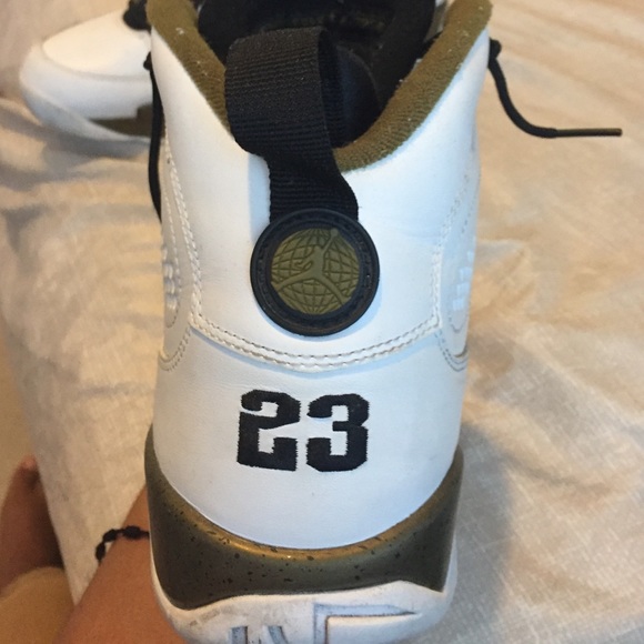 Jordan 9 statue - Picture 3 of 4