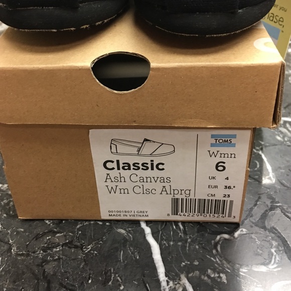 Toms - Black Canvas sz 6 - Picture 2 of 4