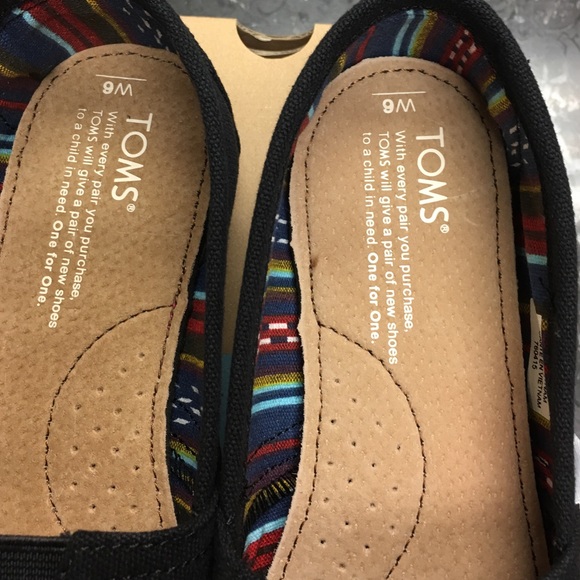 Toms - Black Canvas sz 6 - Picture 3 of 4