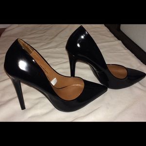 NEW PRICE DROP! Pointed toe black stilettos
