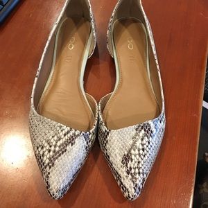 ALDO pointy snakeskin flats 7.5