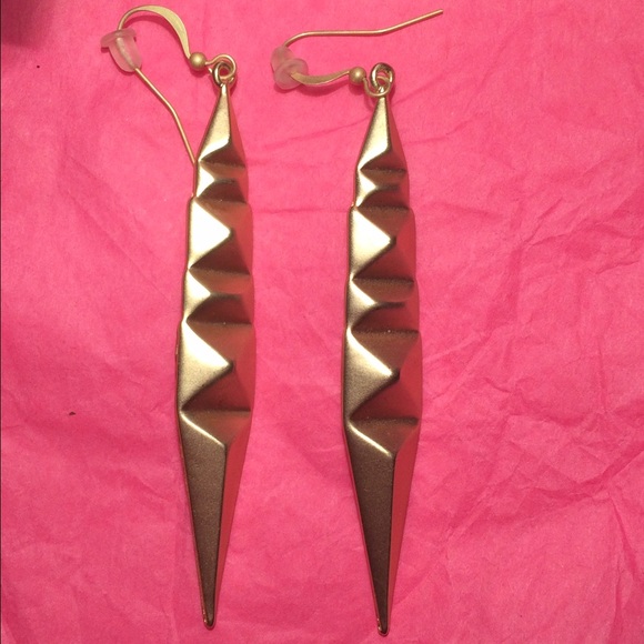 Gold coloured boutique earrings - Picture 2 of 4