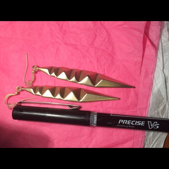 Gold coloured boutique earrings - Picture 3 of 4