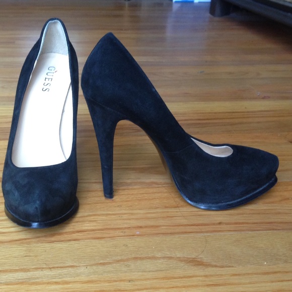 Guess pumps