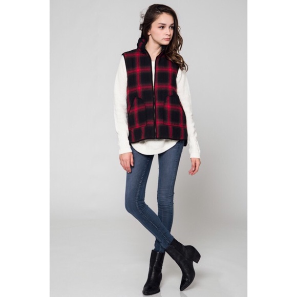1 HOUR SALE!! Red Plaid Vest With Pockets - Picture 2 of 4