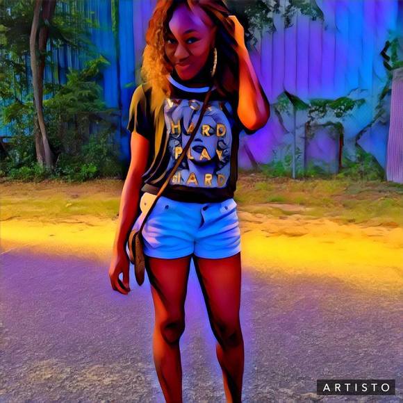 Meet your Posher, Mariah - Picture 1 of 1