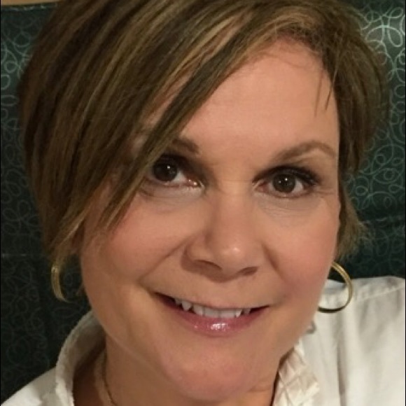 Meet your Posher, Beth - Picture 1 of 1