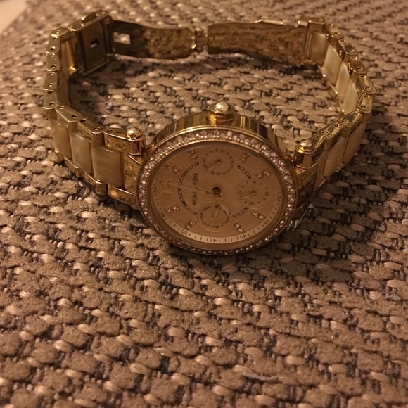 MK watch for sale! Only worn a few times.