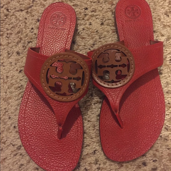 Tory Burch logo Sandals!!