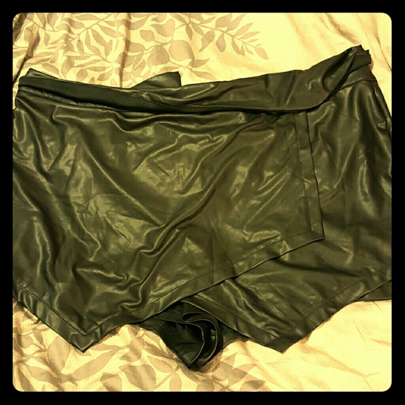 Black party skort