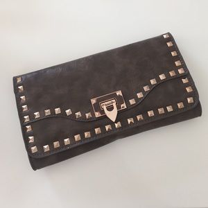 Olive Clutch