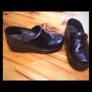 Navy paisley Dansko shoes size 7 ( 37)