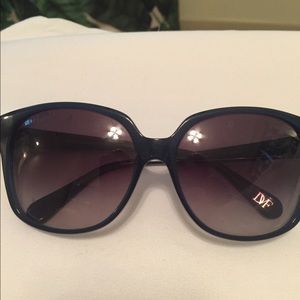 DVF dark blue square sunglasses!