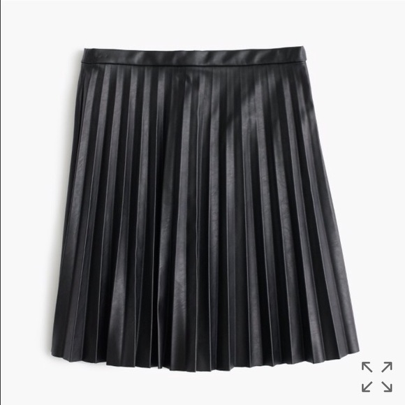 JCrew Sz0 black faux leather pleated skirt