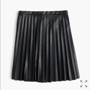 JCrew Sz0 black faux leather pleated skirt
