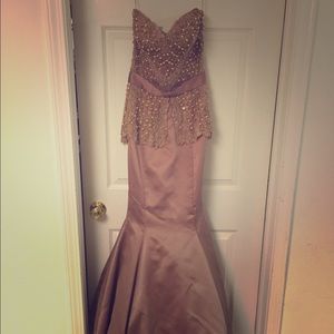 Evening dress/gown