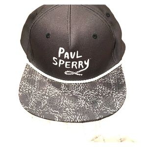 NWT SPERRY HAT black&white