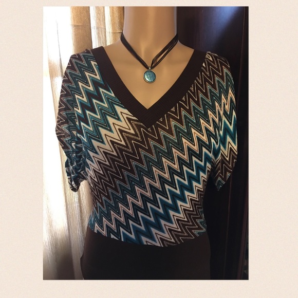 NWT v-neck blouse and matching ribbon necklace set