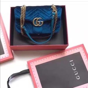 Meet your Posher, Hinda