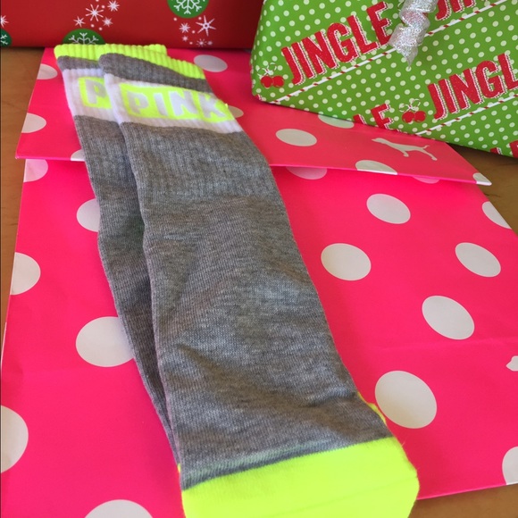 BNWT PINK VS XMAS SOCKING STUFFER BUNDLE - Picture 2 of 4