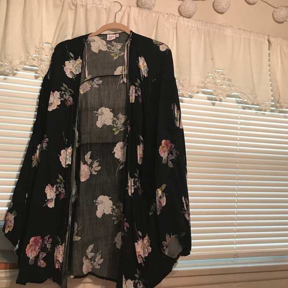 Beautiful cardigan top!