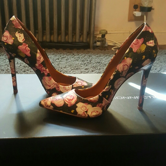 Shoes - Picture 3 of 4