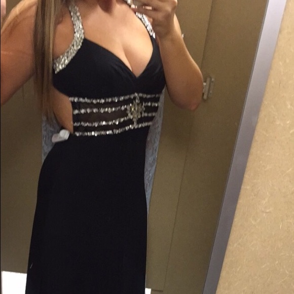 black backless prom dress✨