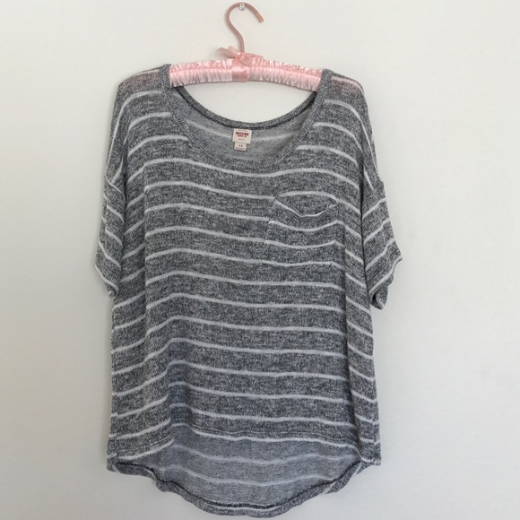❕Grey and White Slouchy Tee❕ - Picture 1 of 3