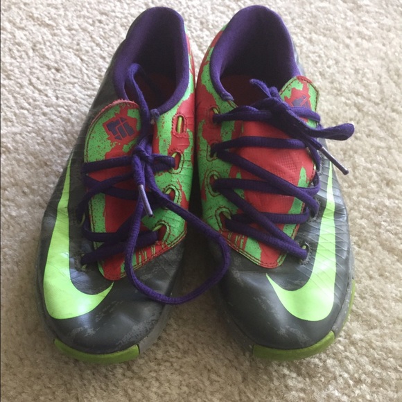 These are Little kids KD's size 13 or 1