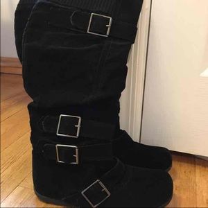 Womens Faux Suede Flat Buckle Boots!