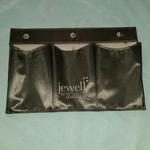Thirty-one jewell triple slit pocket