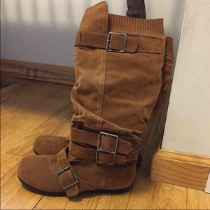 HOLD FOR KATE!!!runched leather buckle boots