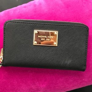 Michael Kors Jetset Wristlet