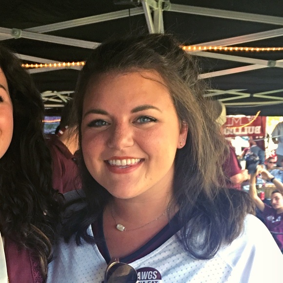 Meet your Posher, Amanda - Picture 2 of 2