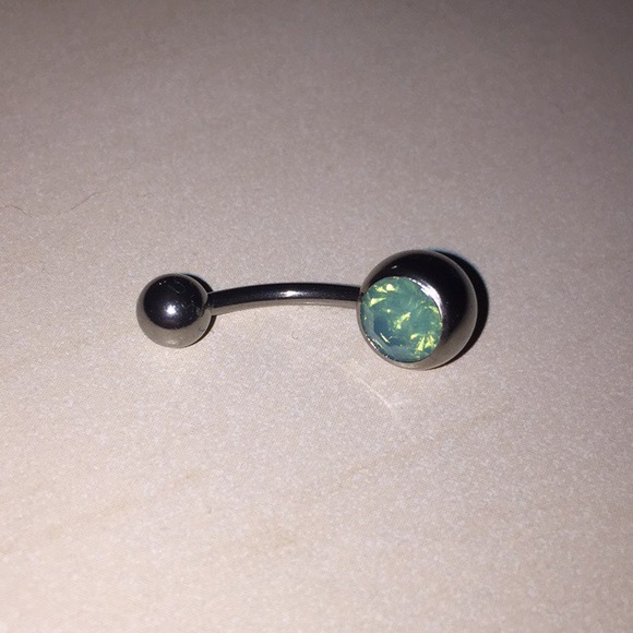 BELLY BUTTON PIERCINGS - Picture 3 of 4