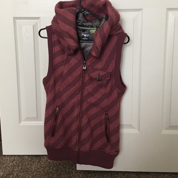 Burton Vest maroon stripes with hoodie size medium